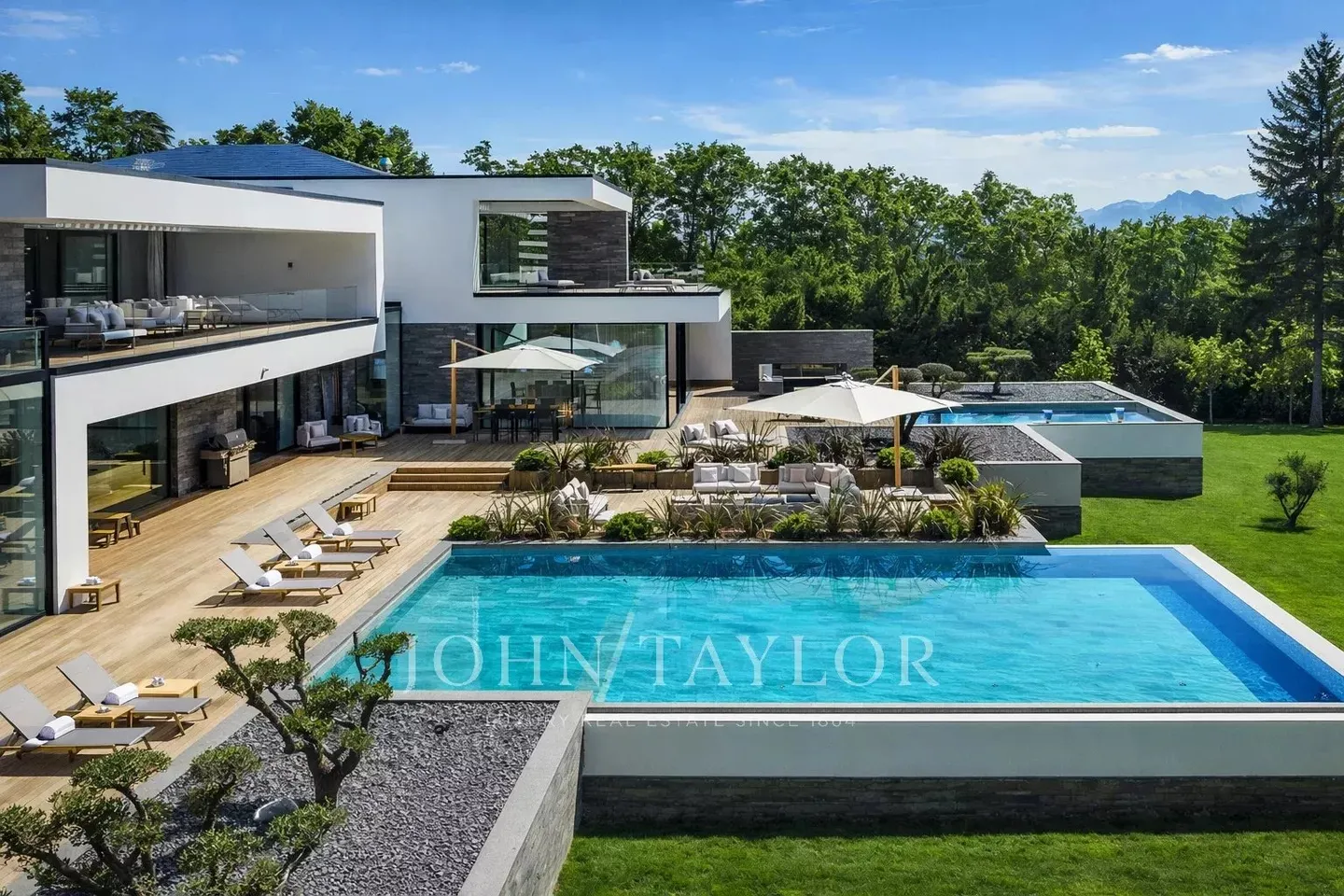 Villa de Luxe avec Équipements Étonnants - Photo 2 sur 25