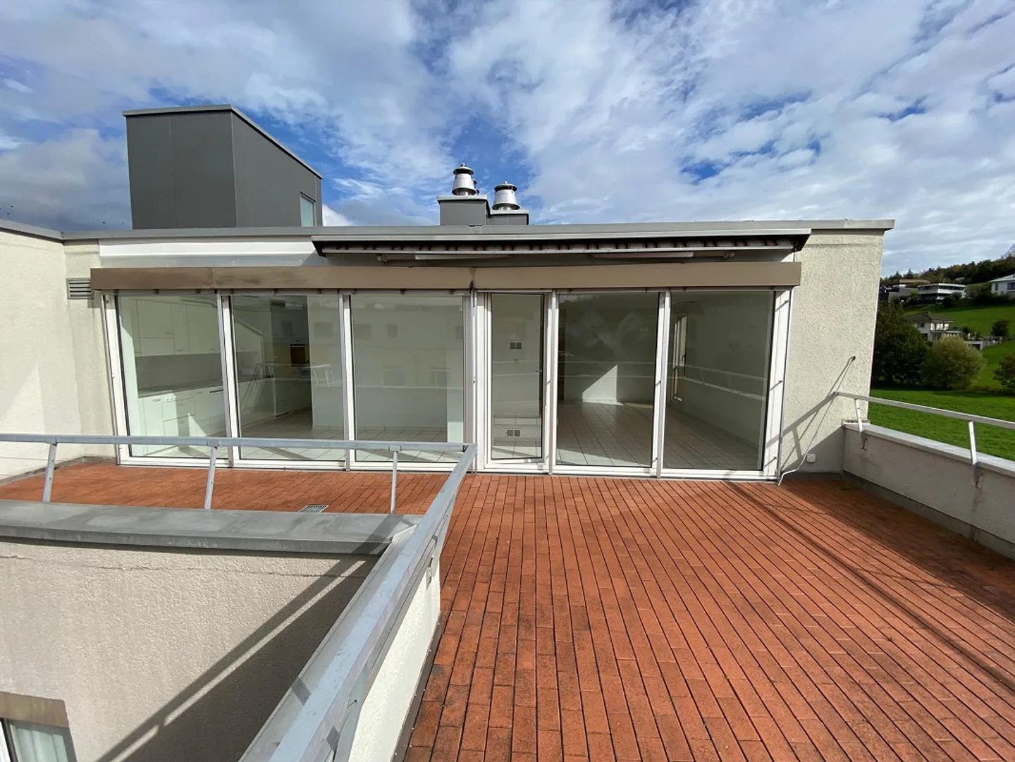 4.5 Zimmer Attika Wohnung mit grosser Terrasse - Foto 1 von 15