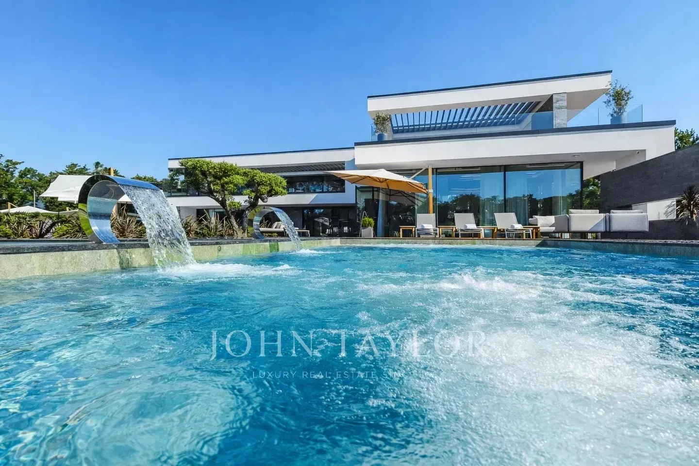 Villa de Luxe avec Équipements Étonnants - Photo 4 sur 25