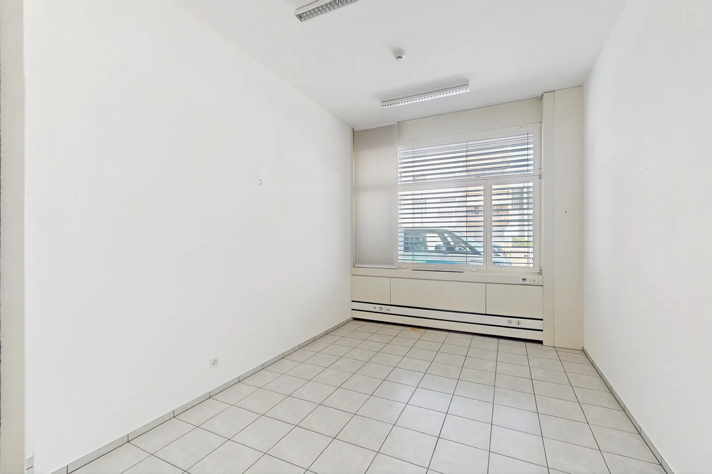 Commercial Space in Manno - Photo 2 of 2