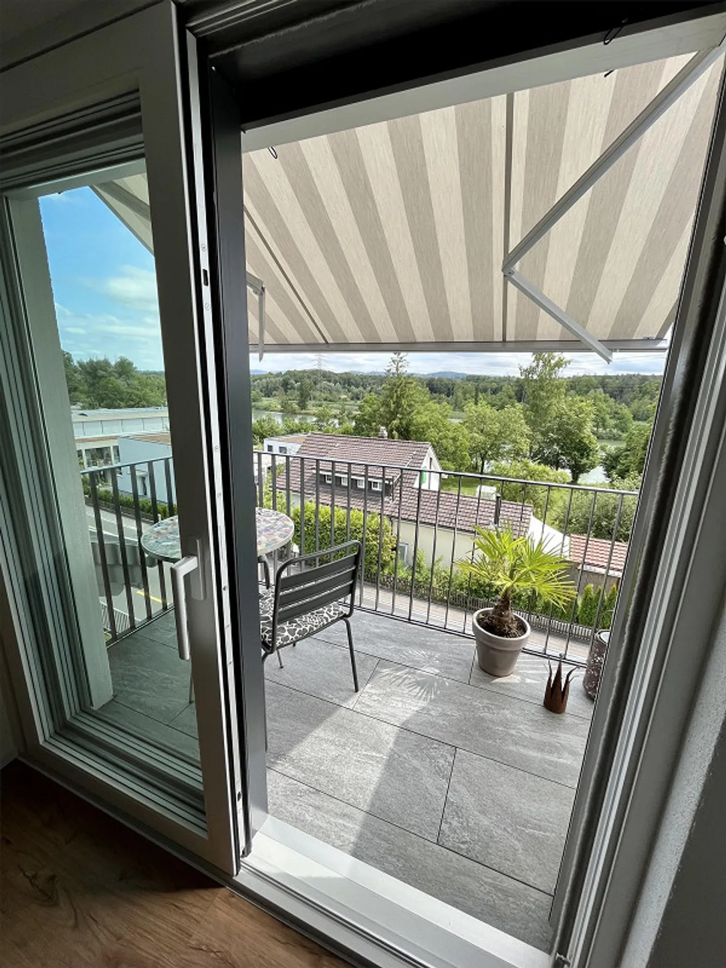 Charmant appartement sous les combles de 2,5 pièces - Photo 3 sur 8