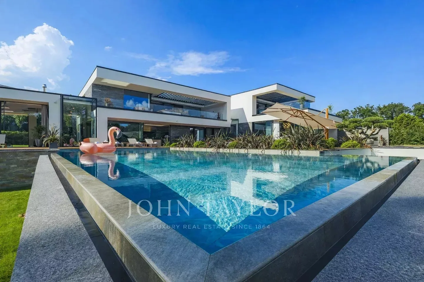 Villa de Luxe avec Équipements Étonnants - Photo 9 sur 25