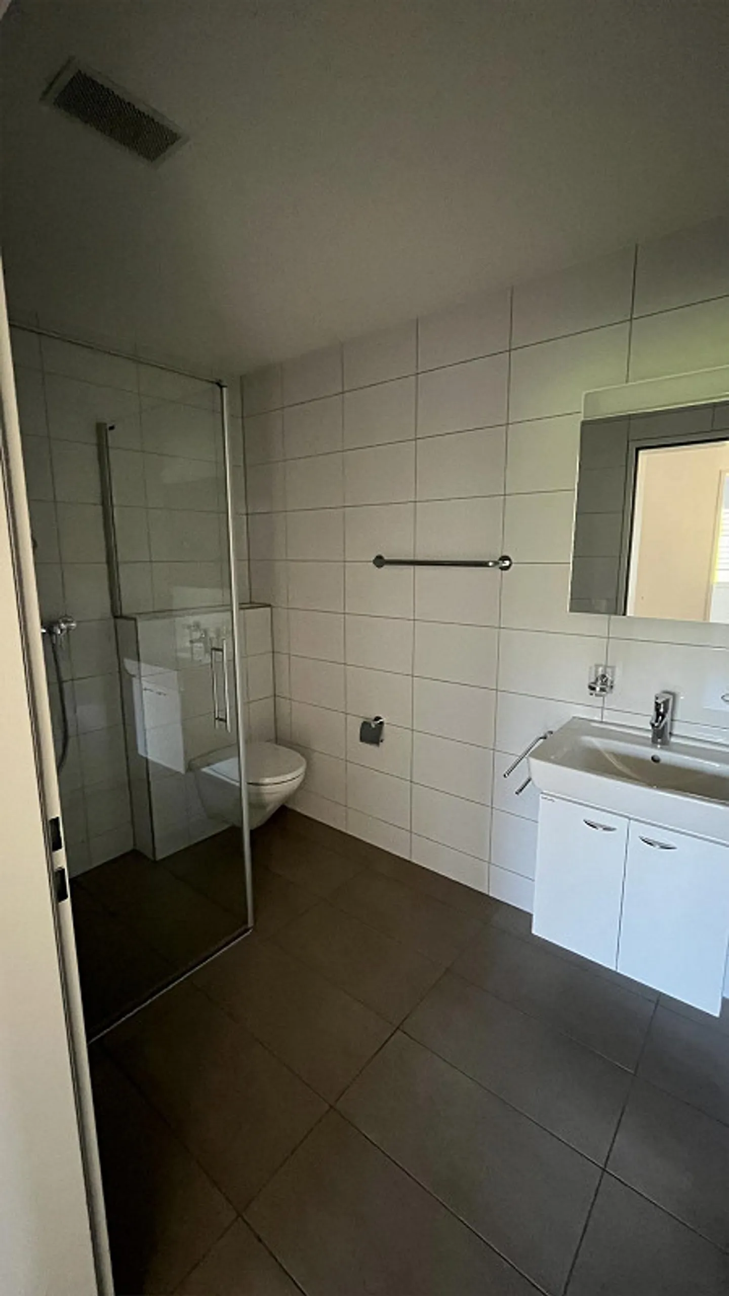 Appartement 4.5 pièces avec place de parking extérieure et souterraine avec station de recharge - Photo 8 sur 13