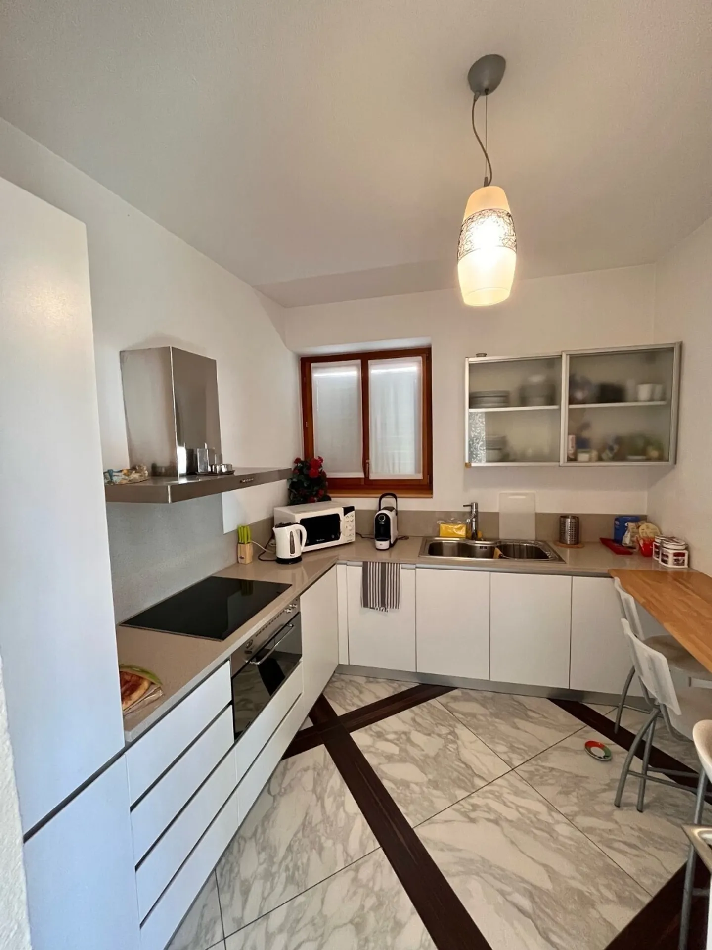 Appartement Charmant avec Vue sur le Lac - Photo 5 sur 8