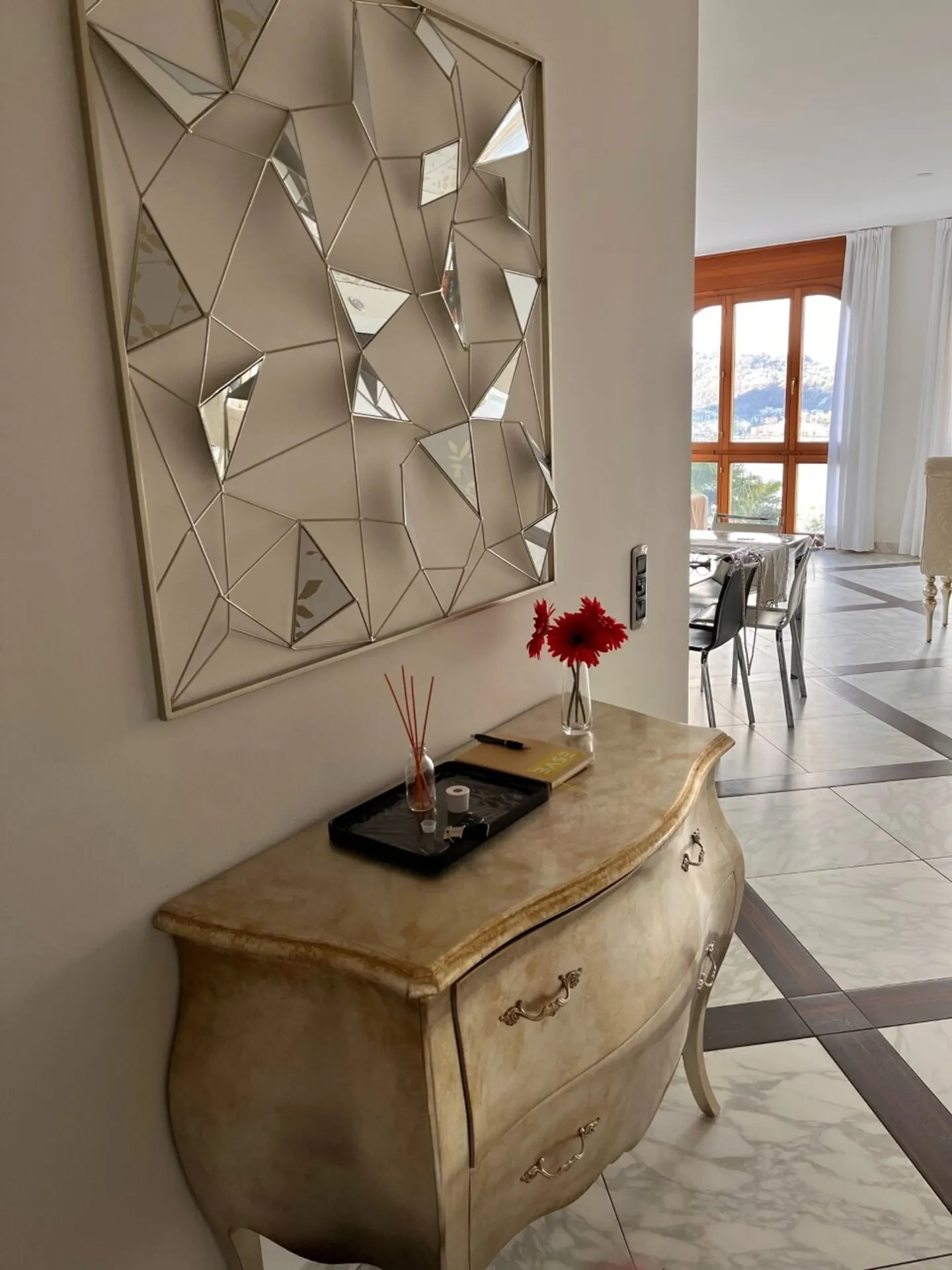 Appartement Charmant avec Vue sur le Lac - Photo 3 sur 8