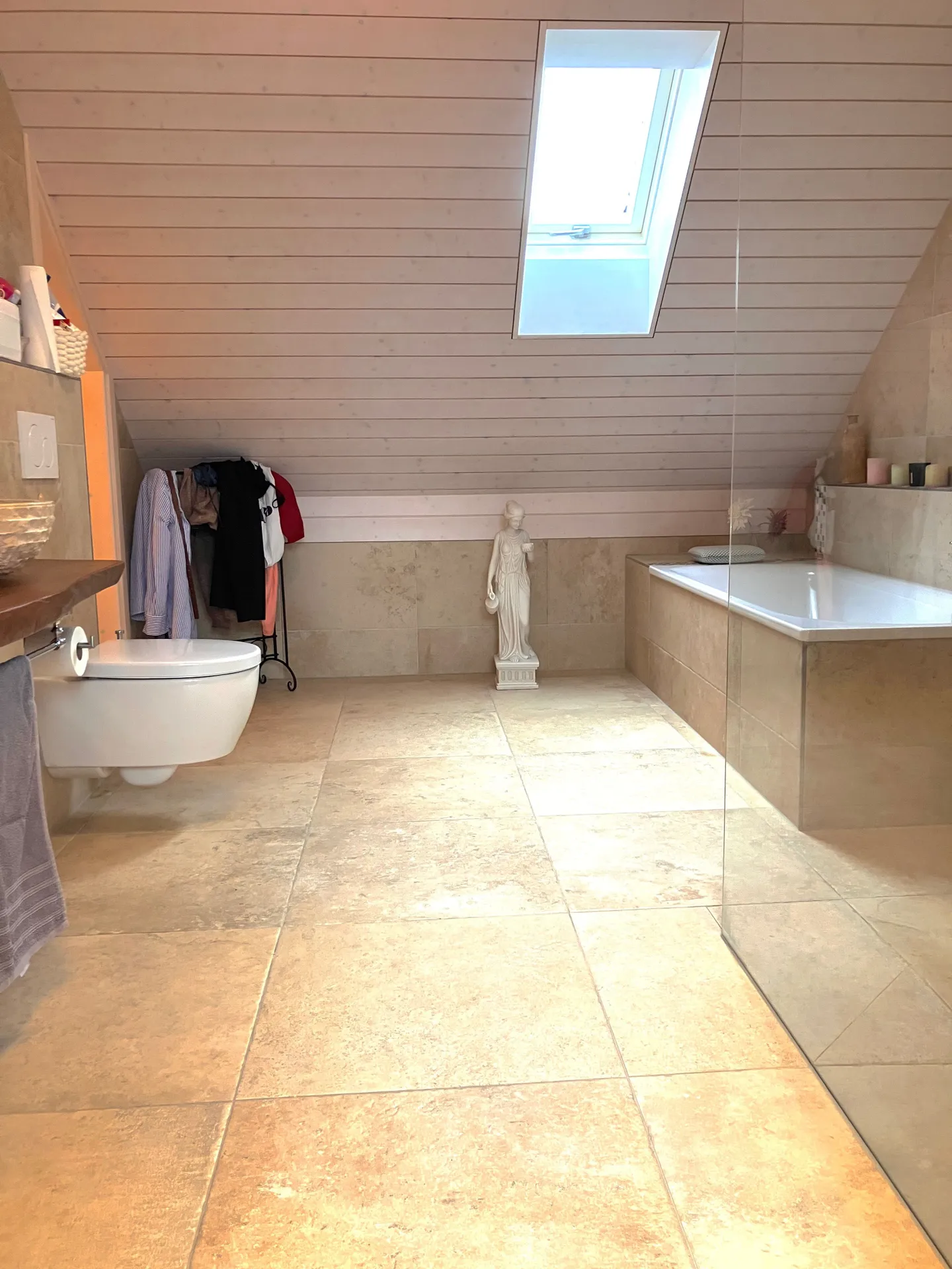 Maison d'angle 5.5 pièces avec piscine - vivre moderne à Neuwilen - Photo 9 sur 10