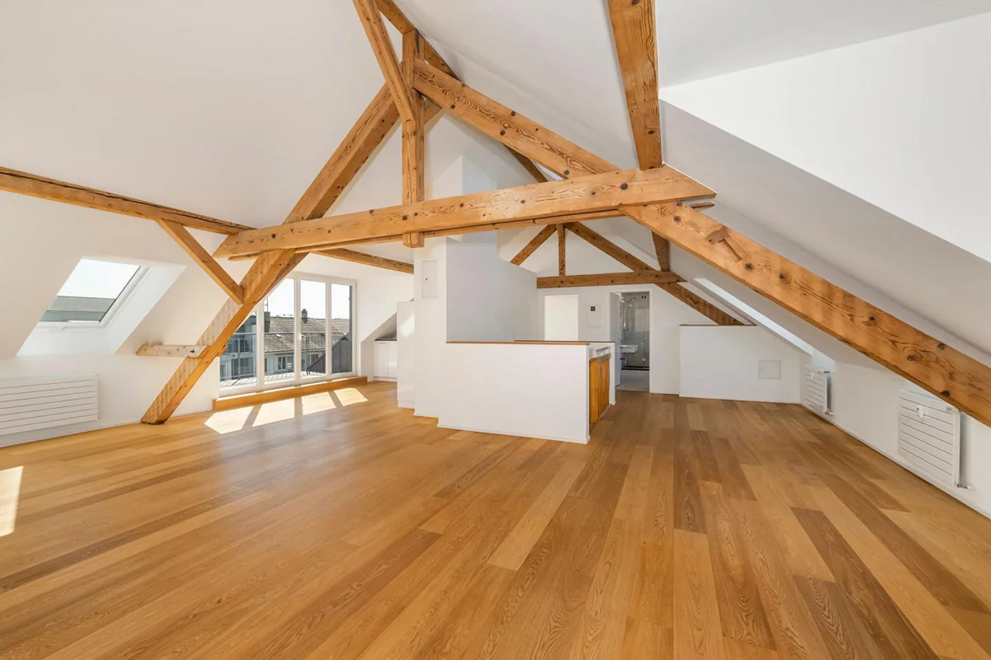 Appartement sous les combles spacieux de 2,5 pièces avec caractère à Bâle - Photo 2 sur 9