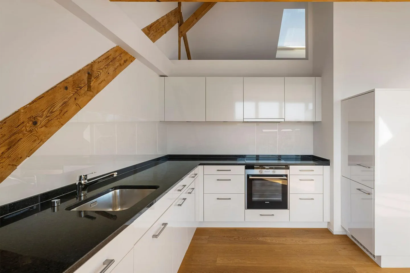 Appartement sous les combles spacieux de 2,5 pièces avec caractère à Bâle - Photo 4 sur 9