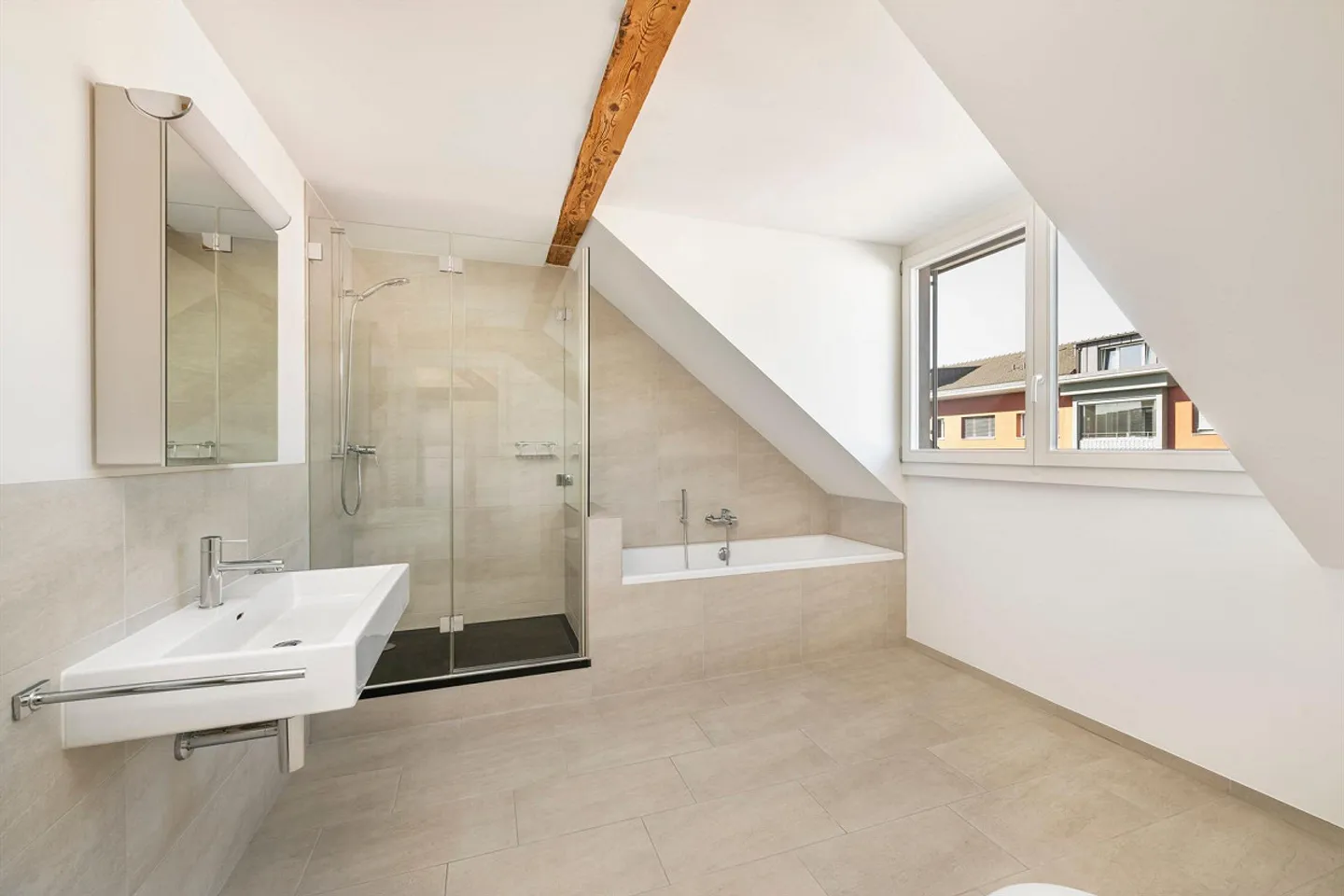 Appartement sous les combles spacieux de 2,5 pièces avec caractère à Bâle - Photo 6 sur 9