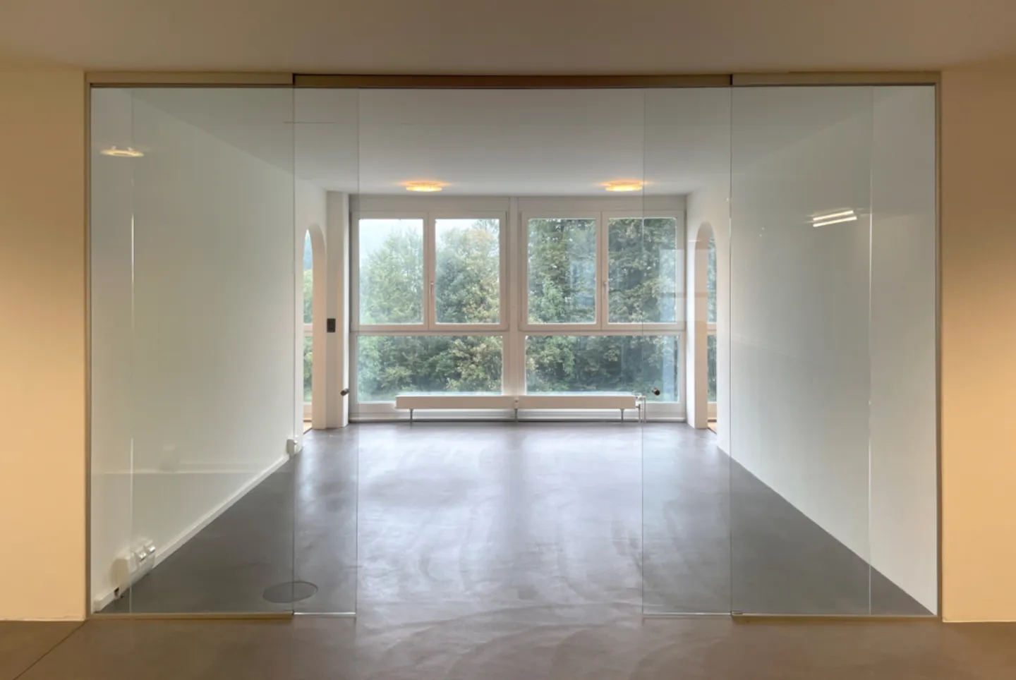 Vollständig ausgebaute Bürofläche mit Küche, Dusche und Einzelbüros – bezugsbereit per sofort - Foto 5 von 9