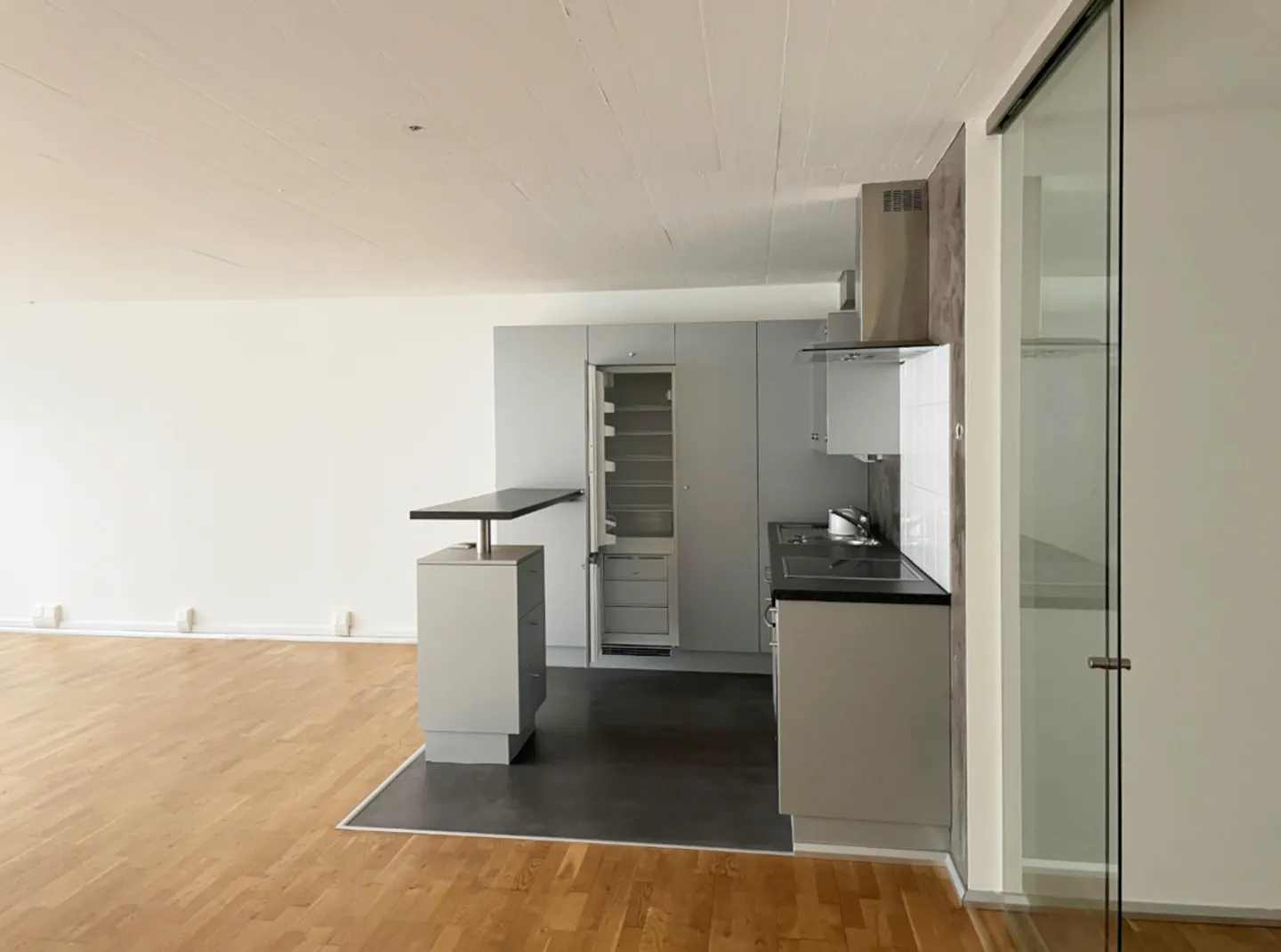 Vollständig ausgebaute Bürofläche mit Küche, Dusche und Einzelbüros – bezugsbereit per sofort - Foto 8 von 9