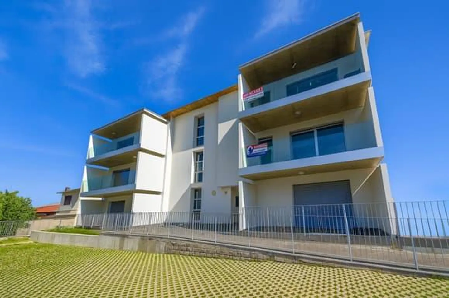 Caslano 2.5 rooms Bright with large terrace | - Photo 7 of 8