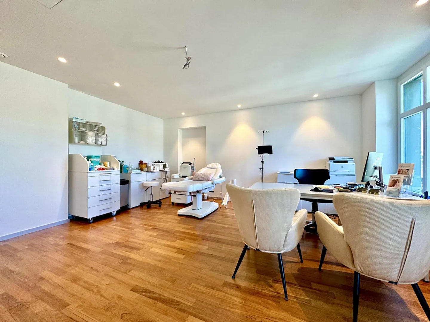 Studio medico completamente attrezzato nel cuore di Zurigo - Foto 3 di 5