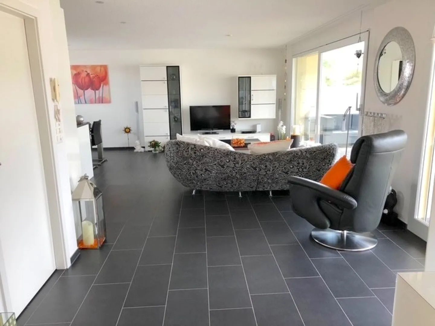 Sun-drenched penthouse apartment with far-reaching views and maximum privacy - Photo 2 of 11