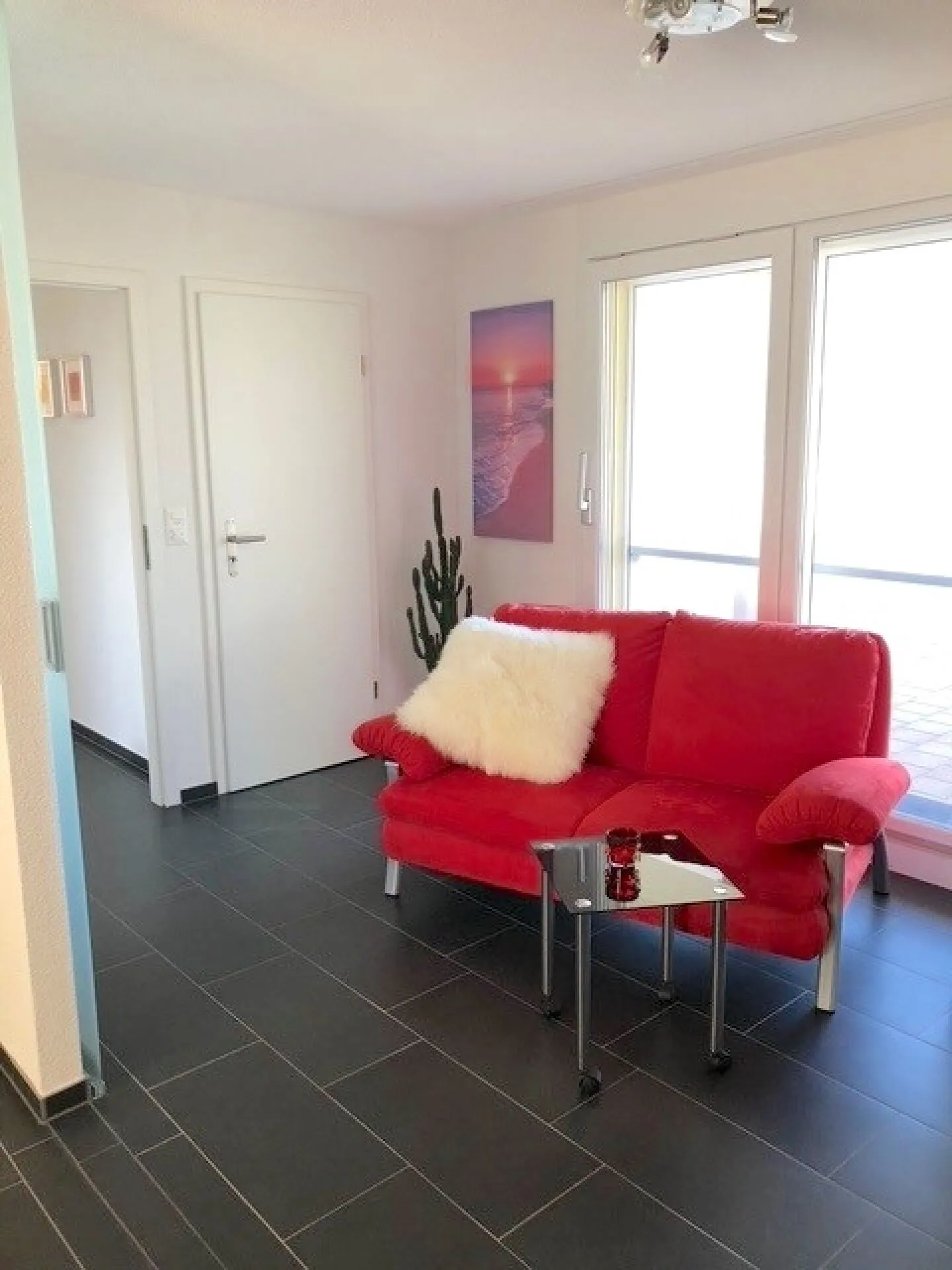 Sun-drenched penthouse apartment with far-reaching views and maximum privacy - Photo 4 of 11