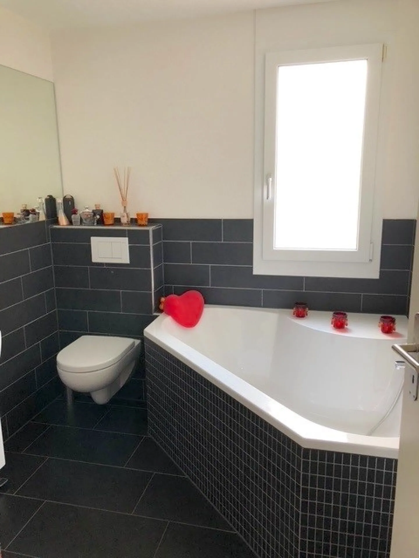 Sun-drenched penthouse apartment with far-reaching views and maximum privacy - Photo 7 of 11