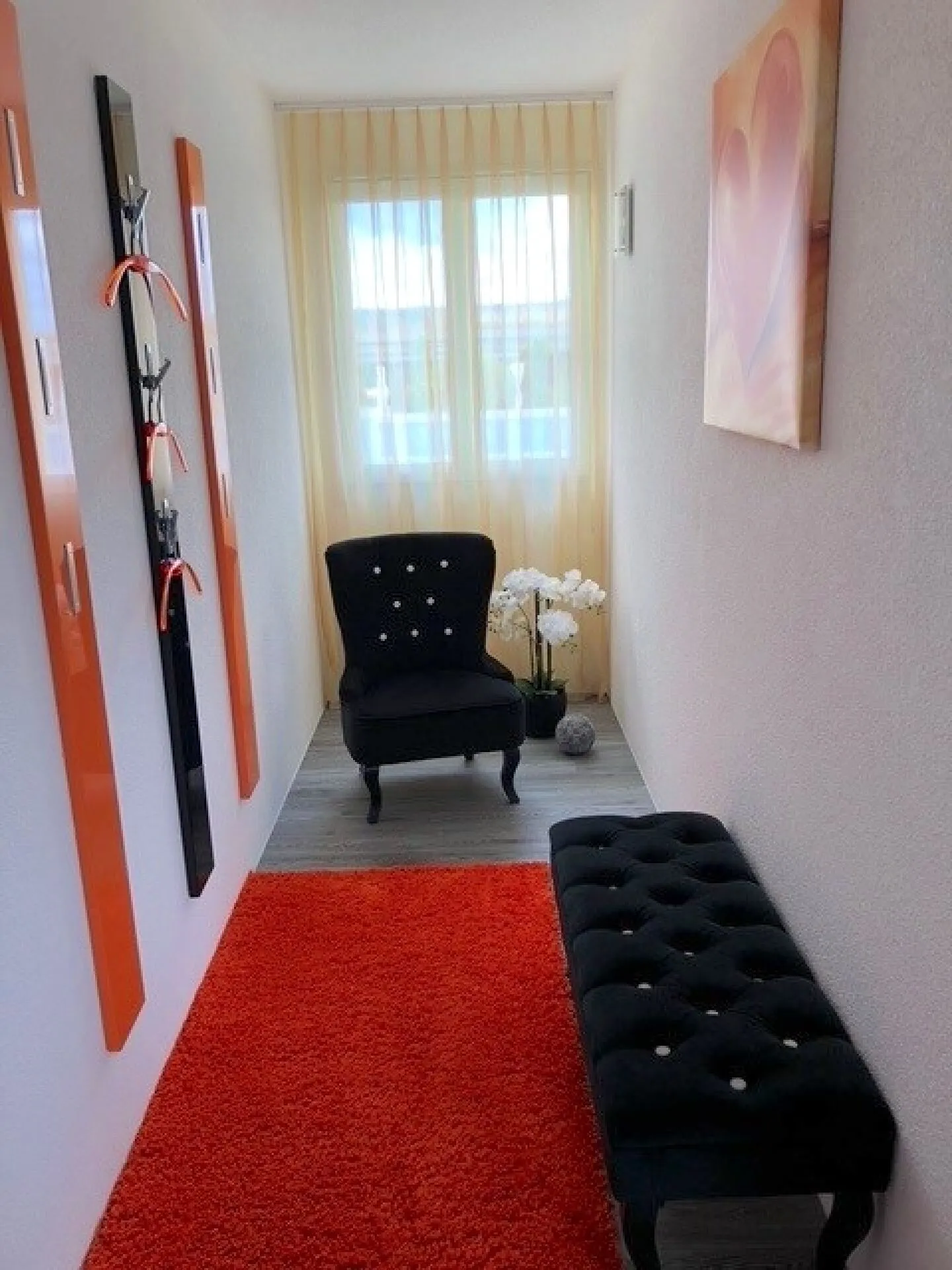 Sun-drenched penthouse apartment with far-reaching views and maximum privacy - Photo 8 of 11