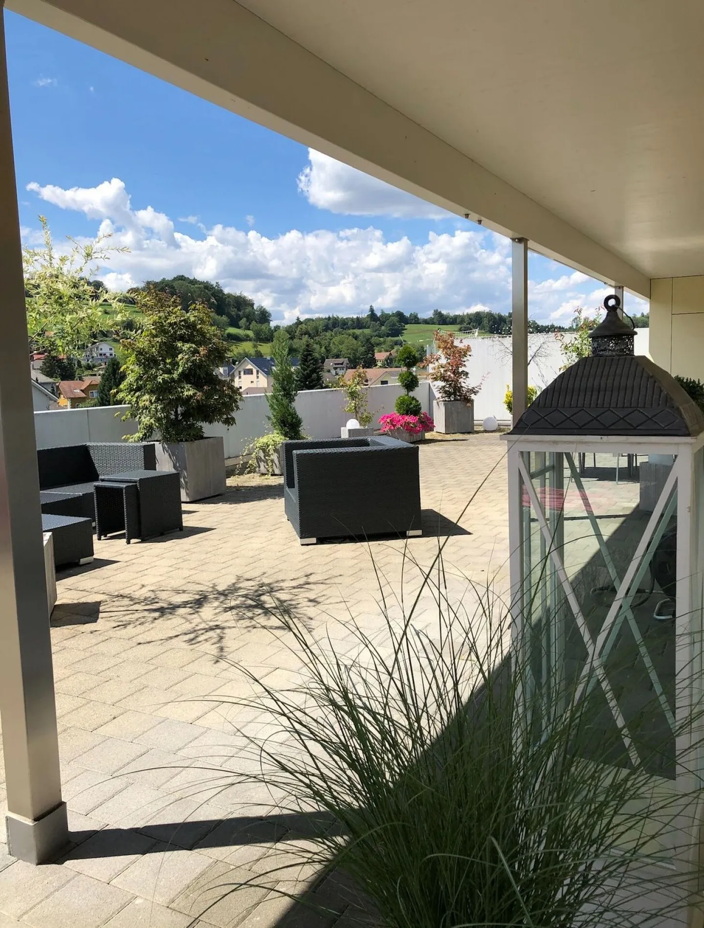 Sun-drenched penthouse apartment with far-reaching views and maximum privacy - Photo 10 of 11