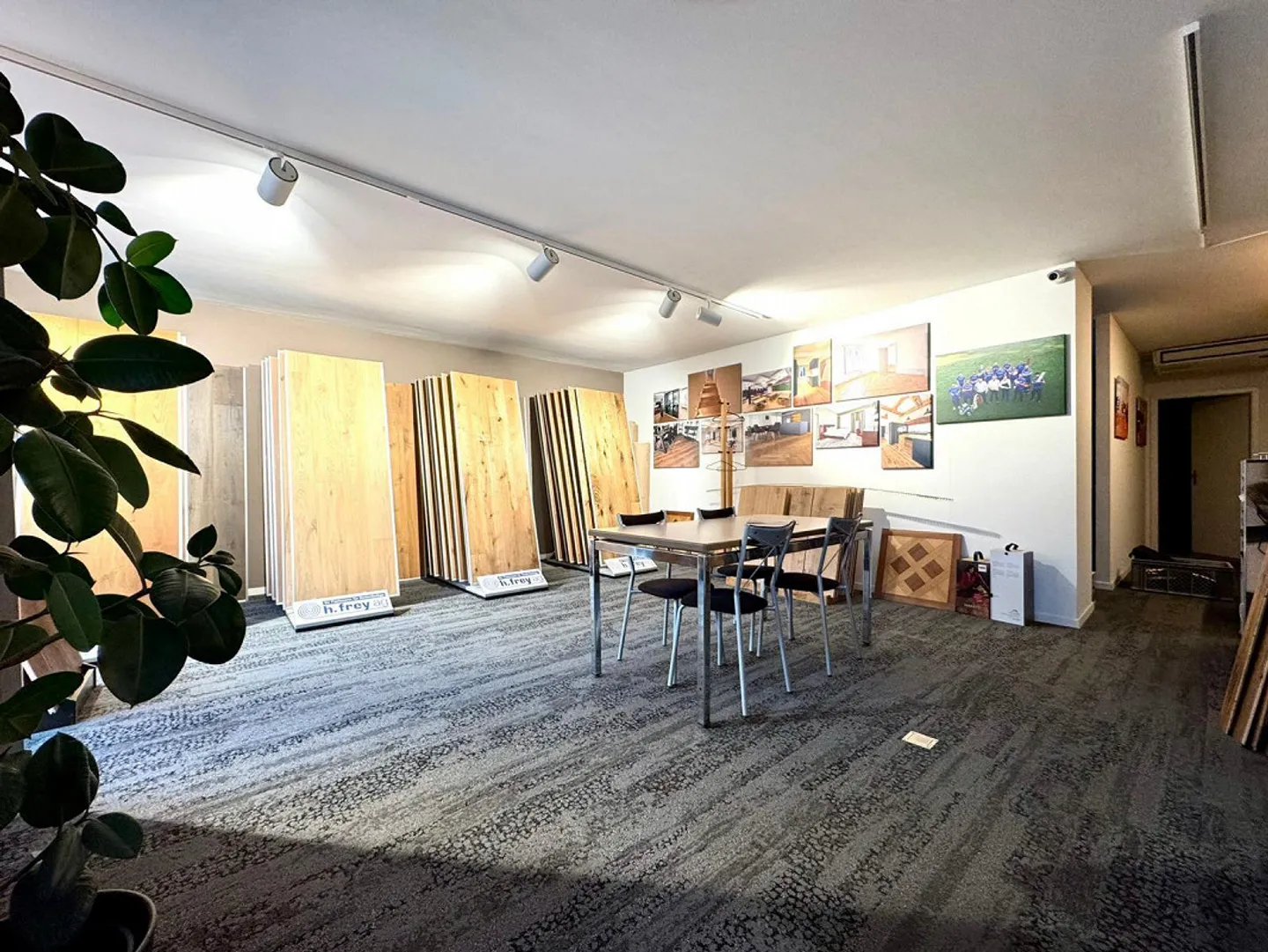 Many possibilities, and large warehouse! - Photo 5 of 5