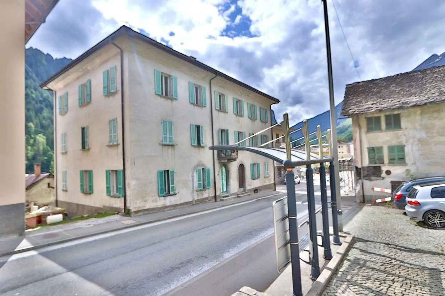 «Casa plurifamiliare di 7 appartamenti da risturutturare con licenza edilizia» - Foto 1 di 47