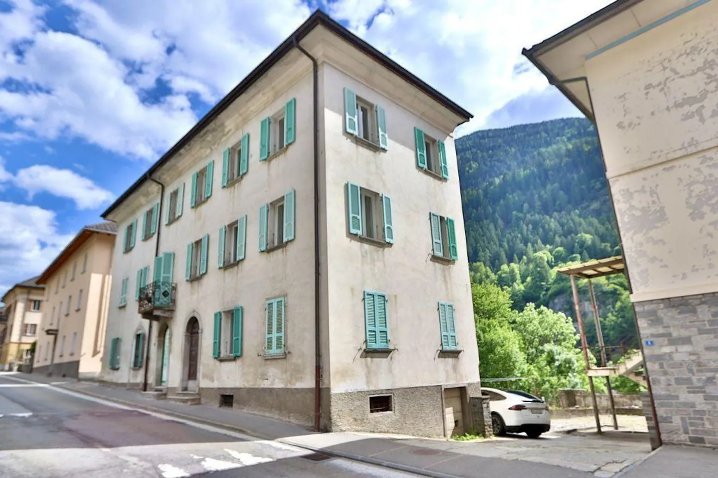 «Casa plurifamiliare di 7 appartamenti da risturutturare con licenza edilizia» - Foto 2 di 47