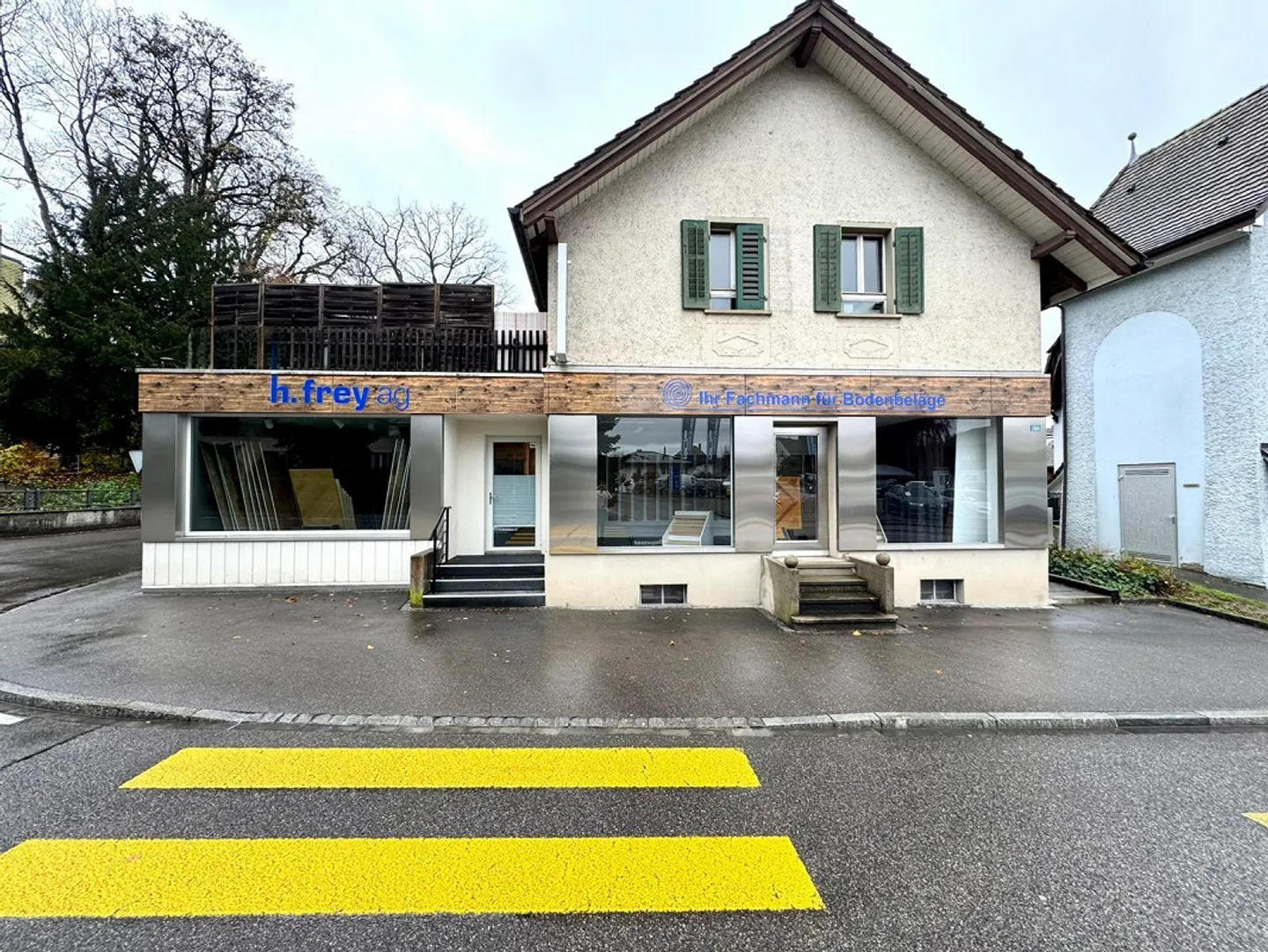 Many possibilities, and large warehouse! - Photo 1 of 5