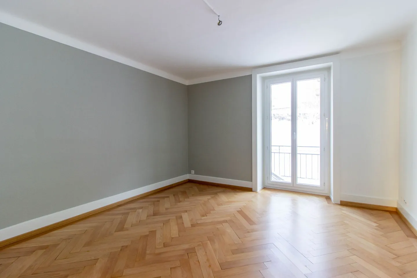 Envers 49 - Appartamento ristrutturato di 3 locali - 1° - Est - Foto 2 di 6