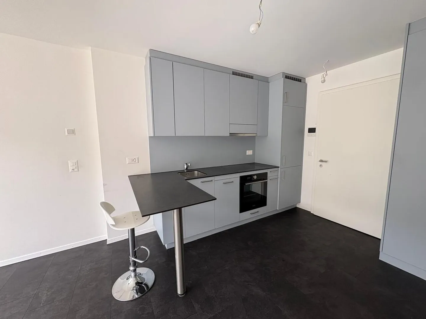 Magnificent 2.5 room apartment in Sion with terrace - Photo 1 of 6