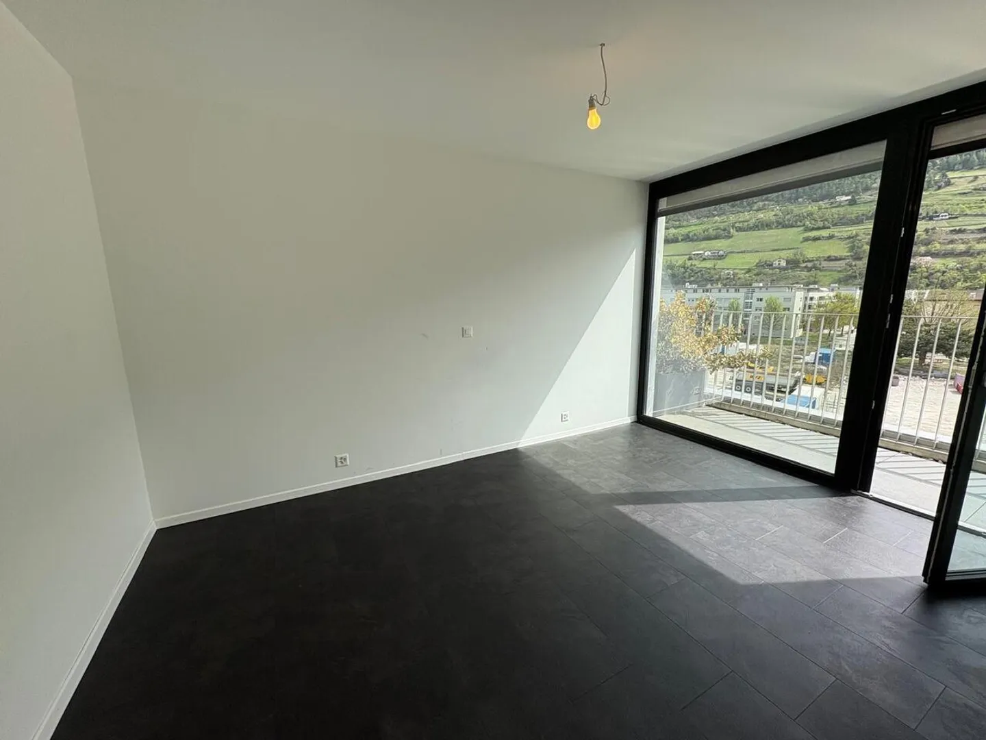 Magnificent 2.5 room apartment in Sion with terrace - Photo 5 of 6