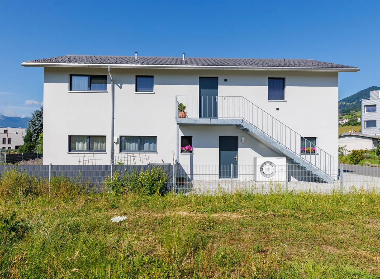 Nuova costruzione di una casa bifamiliare – Spazio per generazioni e utilizzo flessibile - Foto 3 di 18