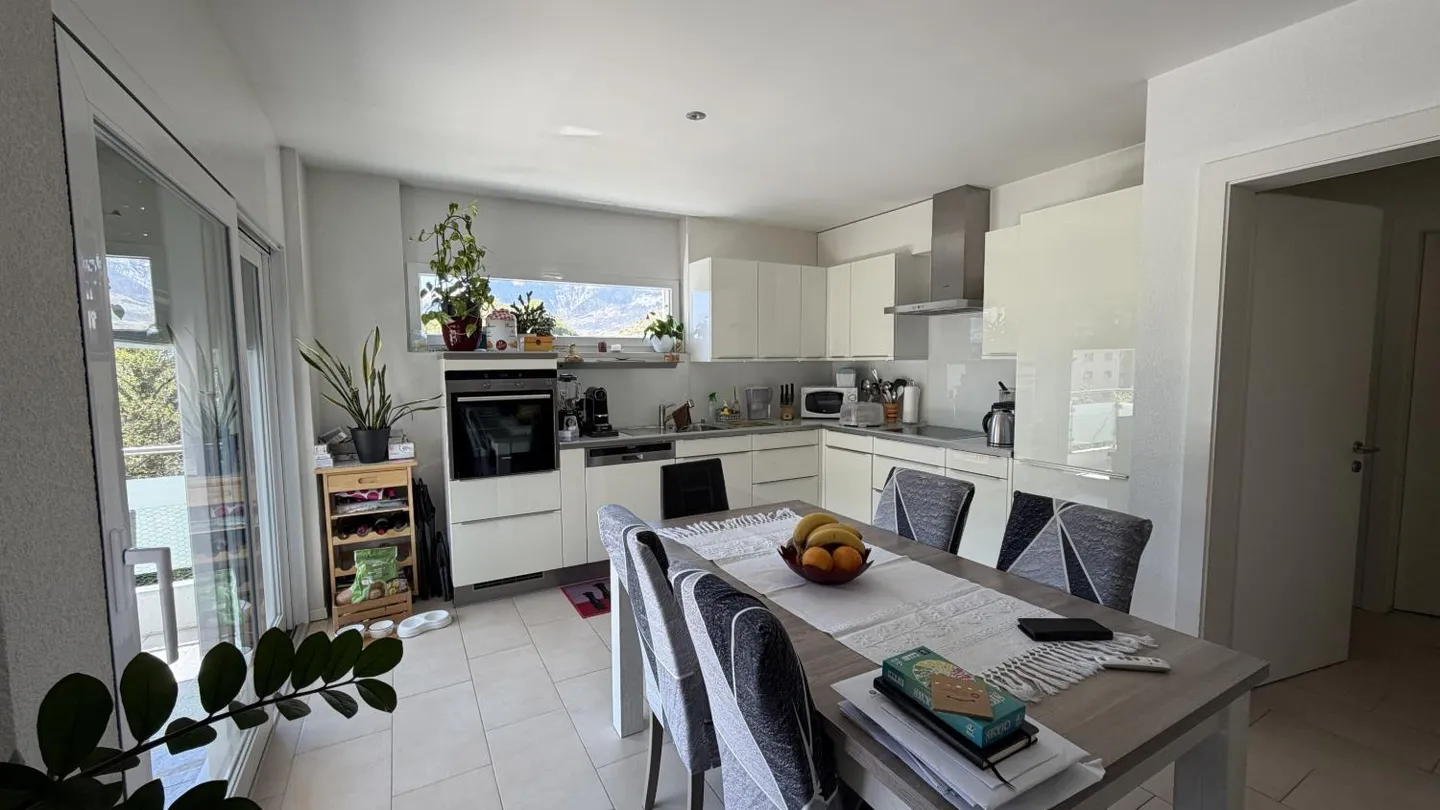 Apartment - Photo 3 of 9