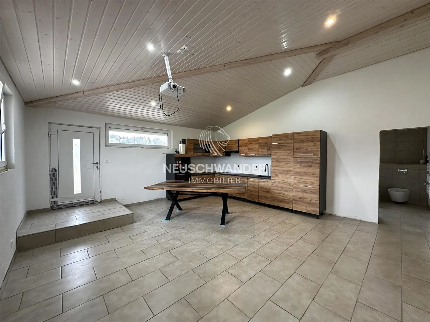 Ultimo piano 3.5 stanze - Foto 1 di 8