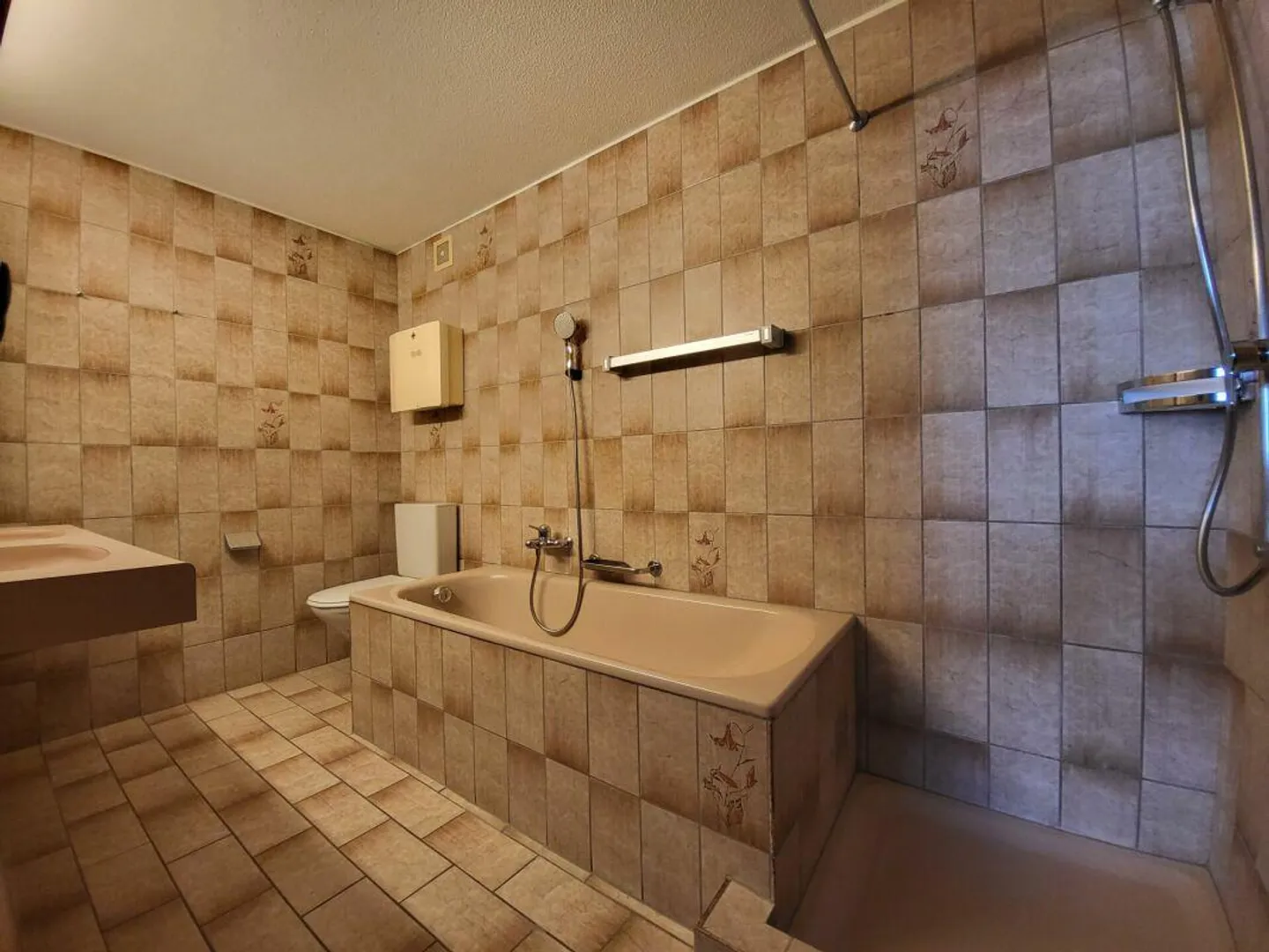 Belle appartement de 4,5 pièces au rez-de-chaussée - Photo 4 sur 11