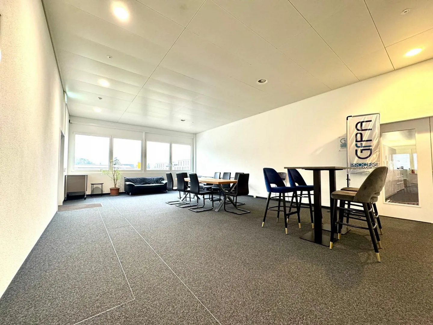 Top Modern and Central - Photo 2 of 12