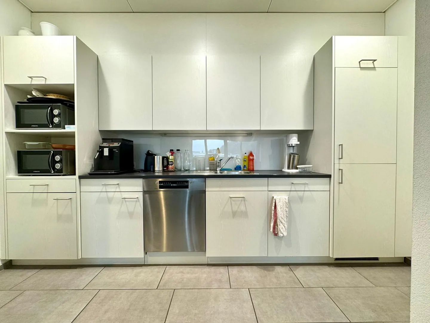 Top Modern and Central - Photo 3 of 12