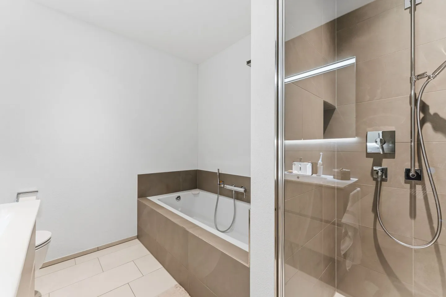 Stilvolle Wohnung mit Wintergarten - Foto 6 von 7