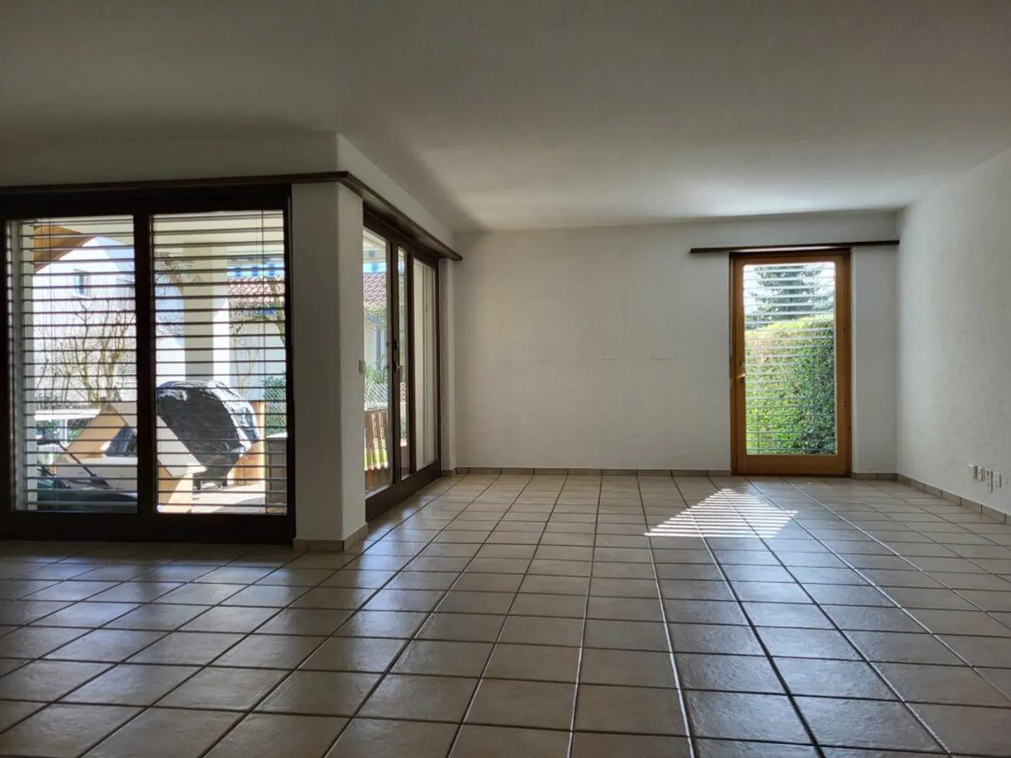 Belle appartement de 4,5 pièces au rez-de-chaussée - Photo 5 sur 11