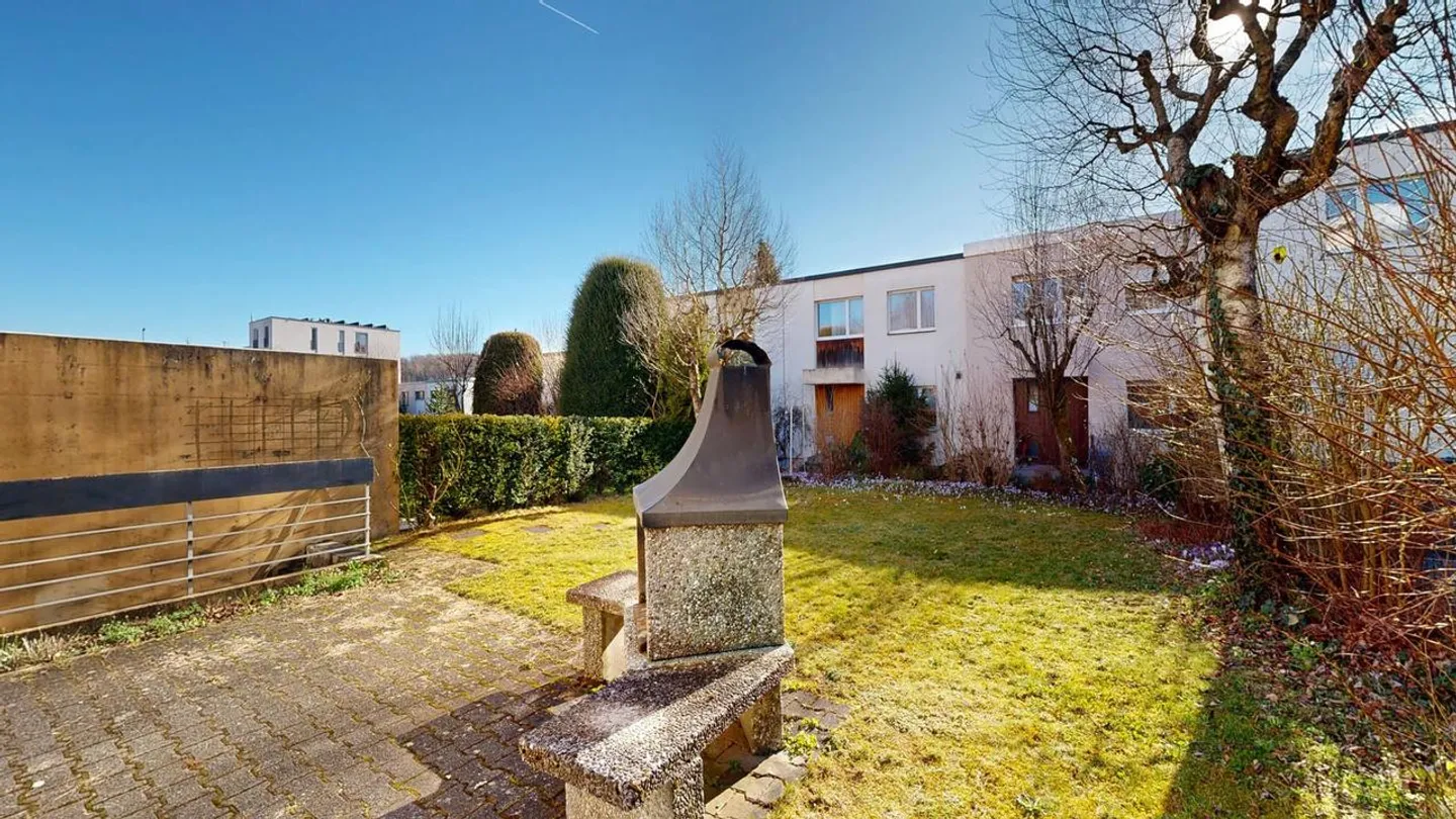 Maison semi-détachée de 4,5 pièces avec salle de loisirs et place de parking - Photo 3 sur 13