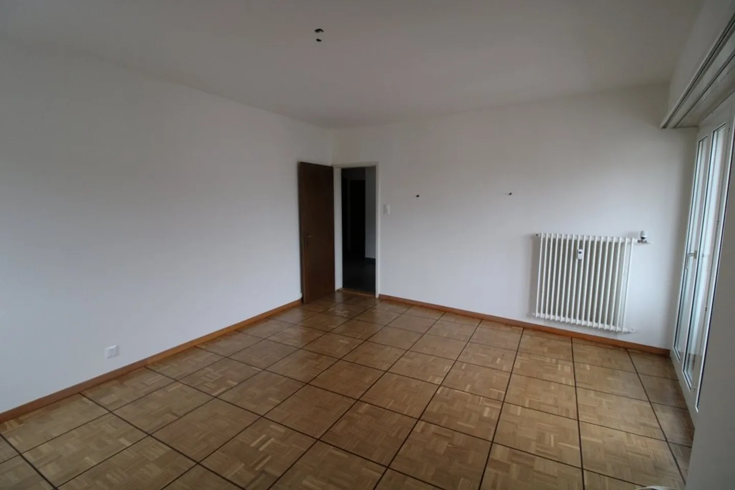 Beautiful 2-room apartment with balcony in a central location - Photo 4 of 9