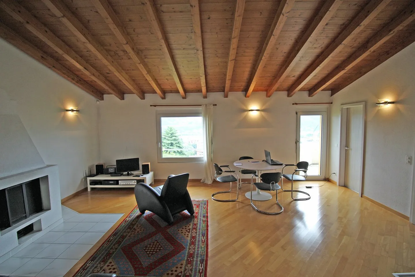 Attico di 2,5 locali con vista lago - Foto 3 di 8