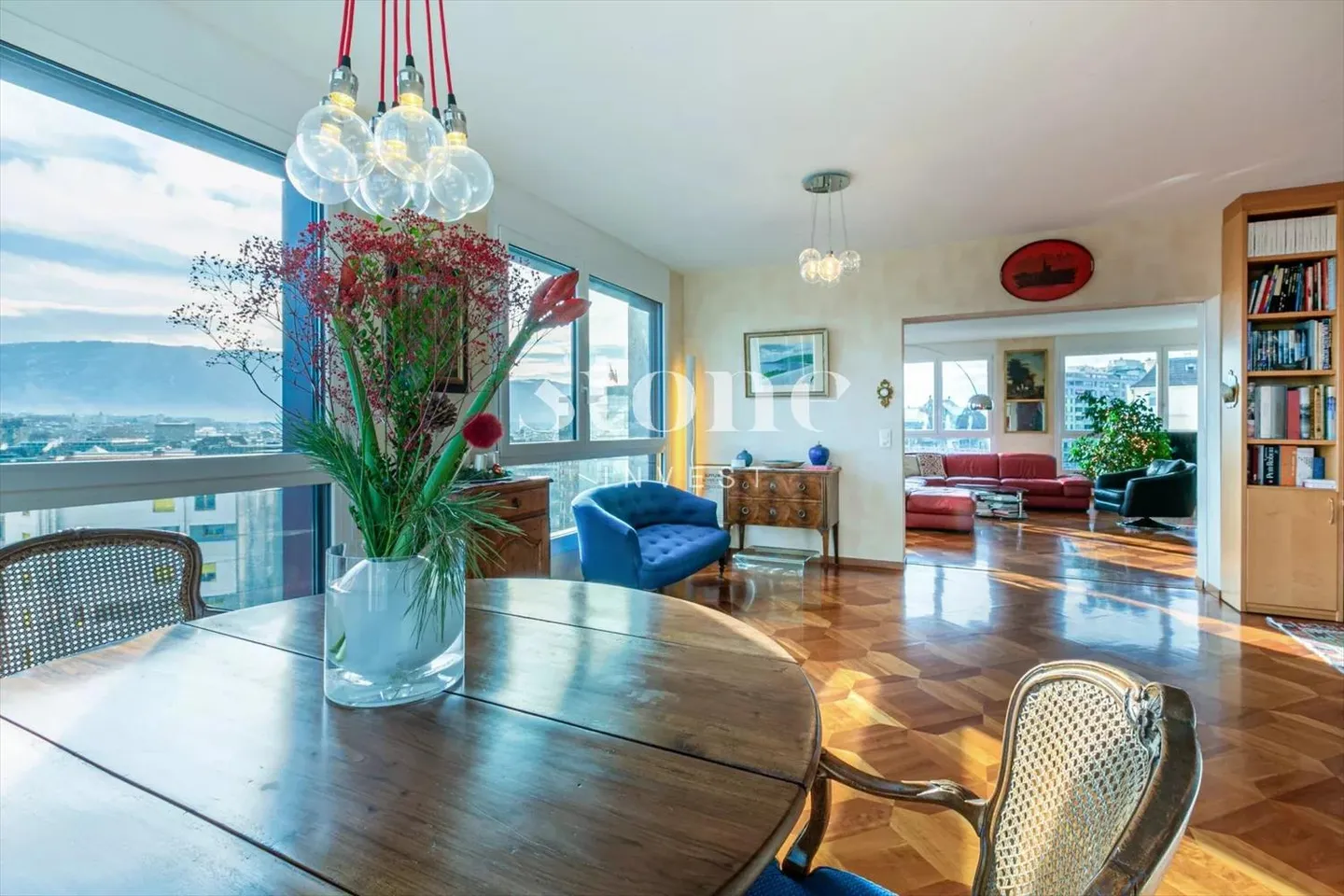 VISTA UNICA, MAGNIFICO APPARTAMENTO CON 4 CAMERE, RARO IN VENDITA! - Foto 1 di 13