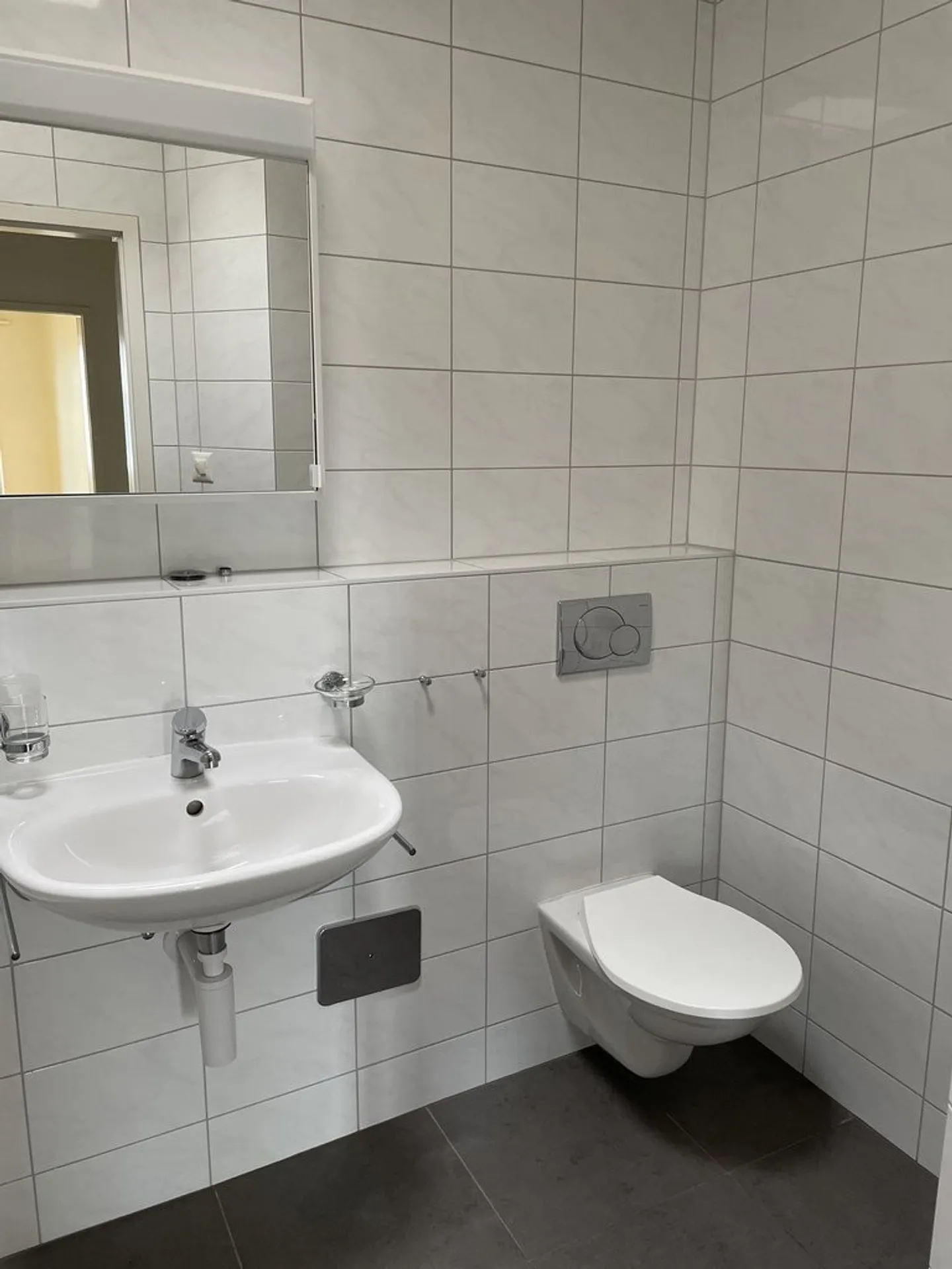 Beautiful 2-room apartment with balcony in a central location - Photo 8 of 9