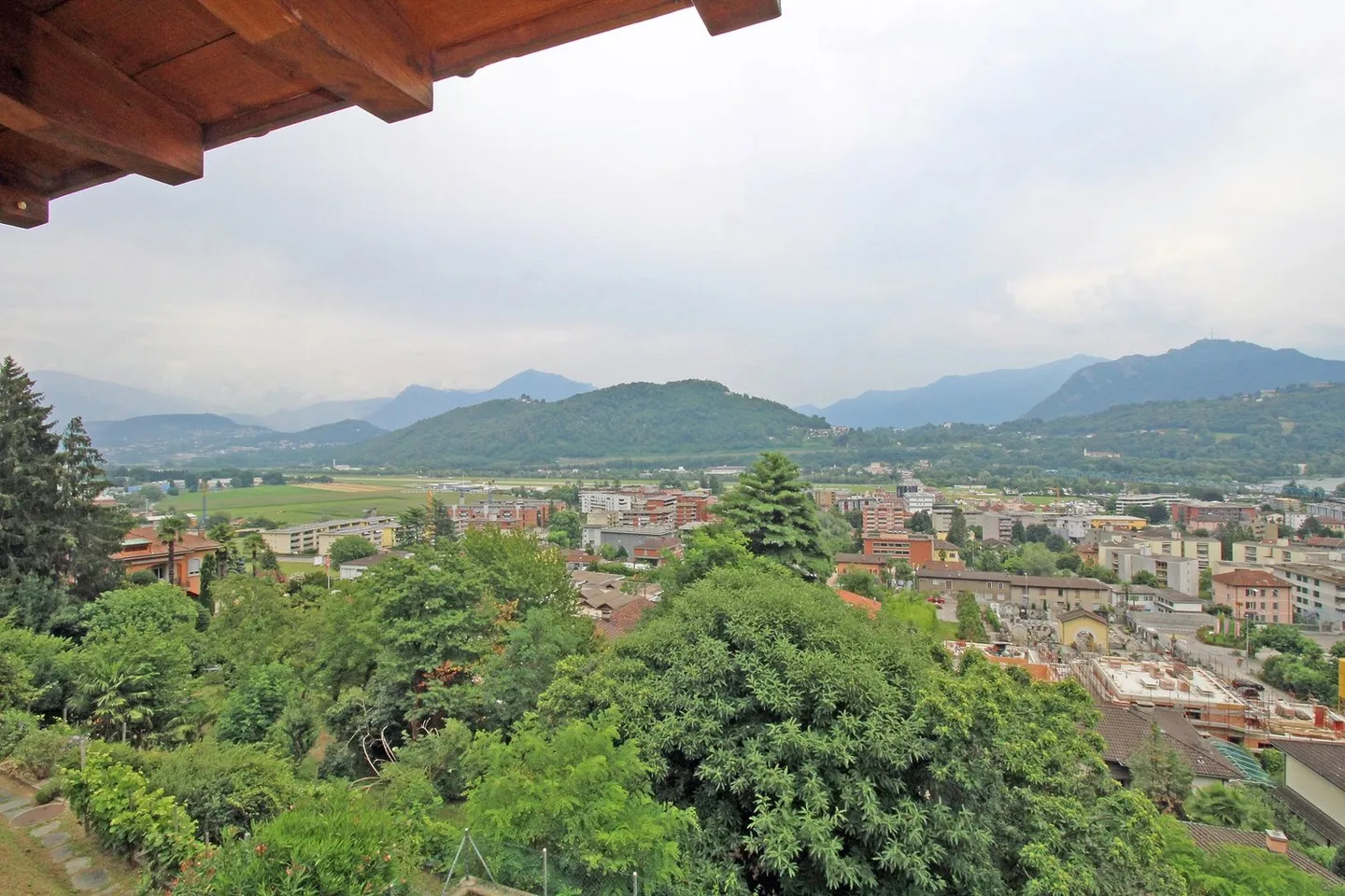 Attico di 2,5 locali con vista lago - Foto 5 di 8