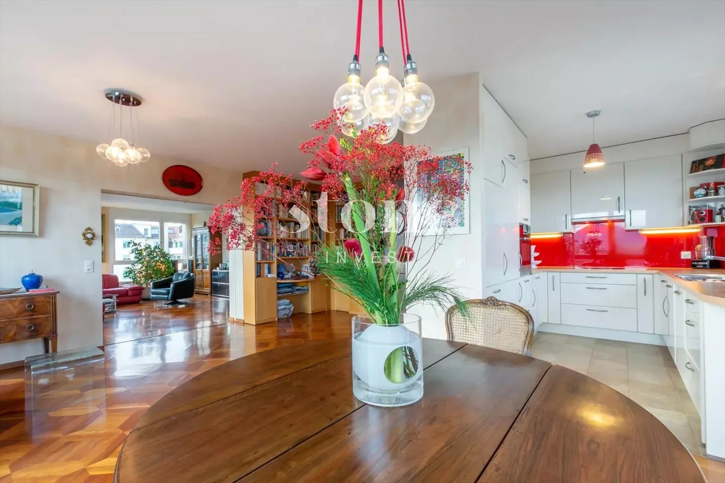 VISTA UNICA, MAGNIFICO APPARTAMENTO CON 4 CAMERE, RARO IN VENDITA! - Foto 2 di 13