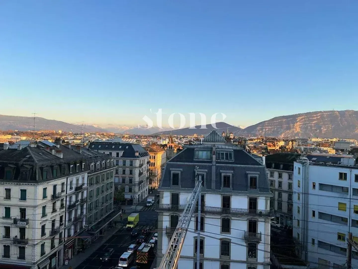 VISTA UNICA, MAGNIFICO APPARTAMENTO CON 4 CAMERE, RARO IN VENDITA! - Foto 3 di 13