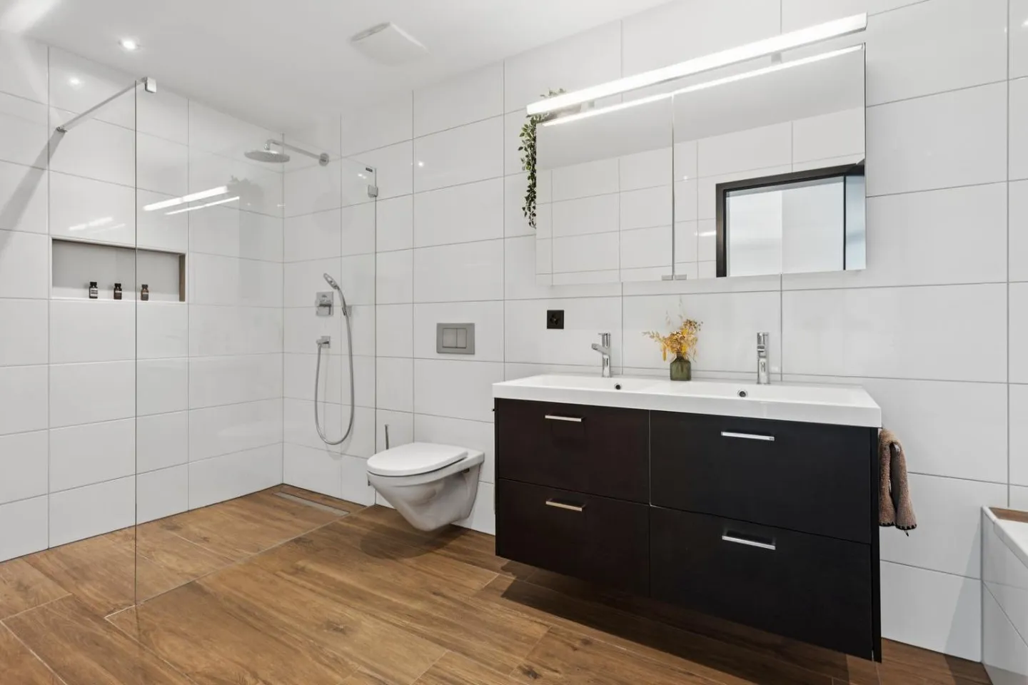 Terraced villa with magnificent view of the Lake and the Pre-Alps - Photo 10 of 12