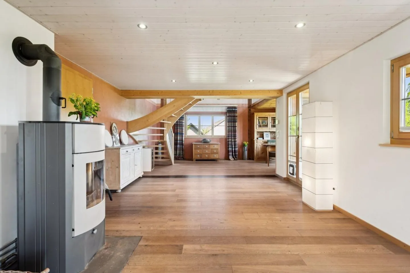 House with 4 rooms - Photo 3 of 13
