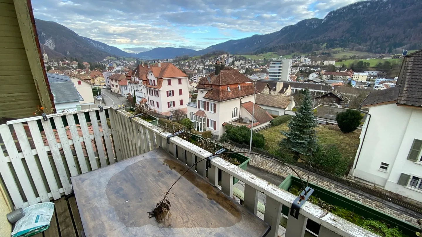 Renovated Apartment with Terrace - Photo 14 of 37