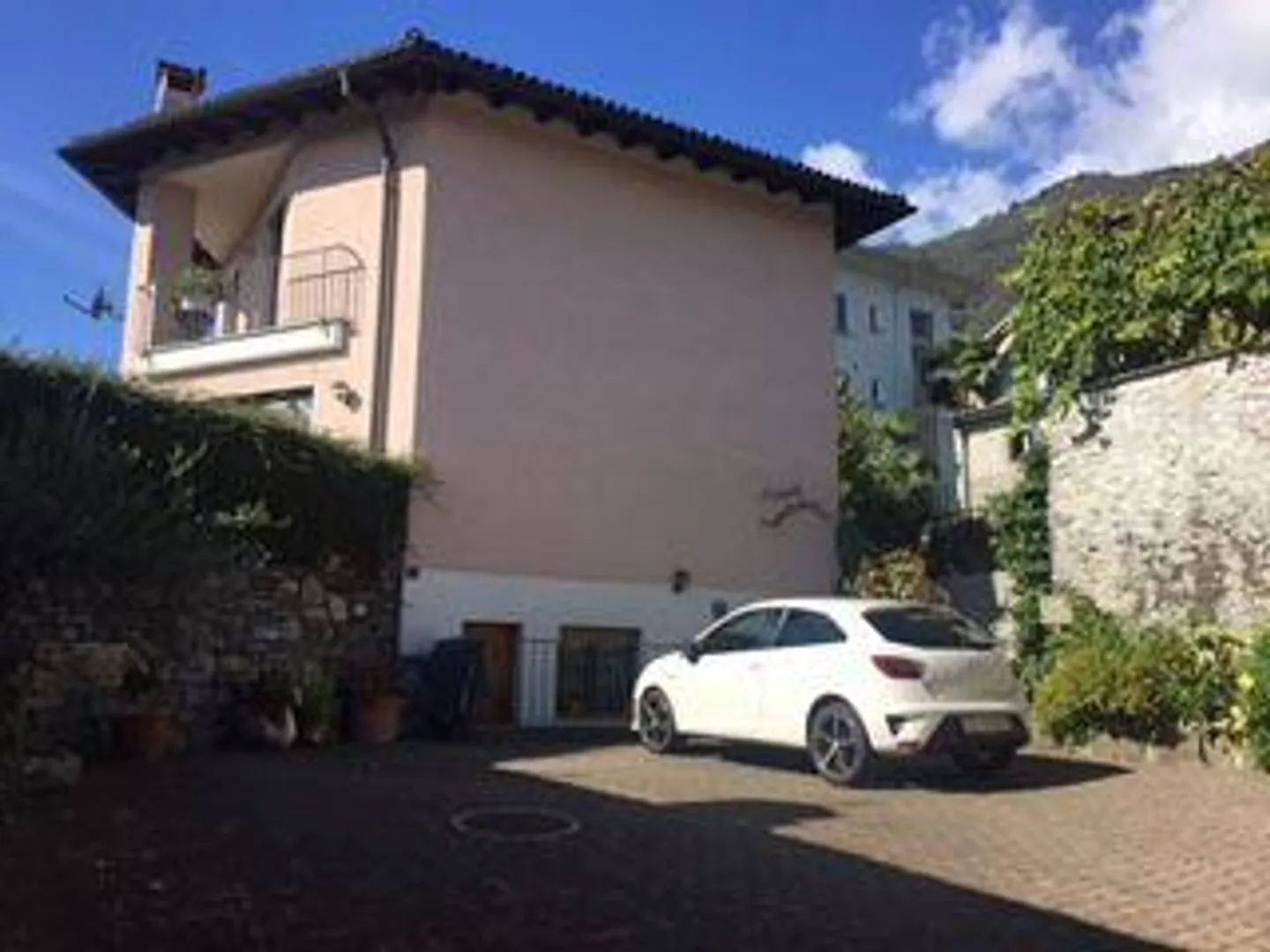 Charmante Villa Bifamiliare a Minusio - Foto 1 di 13