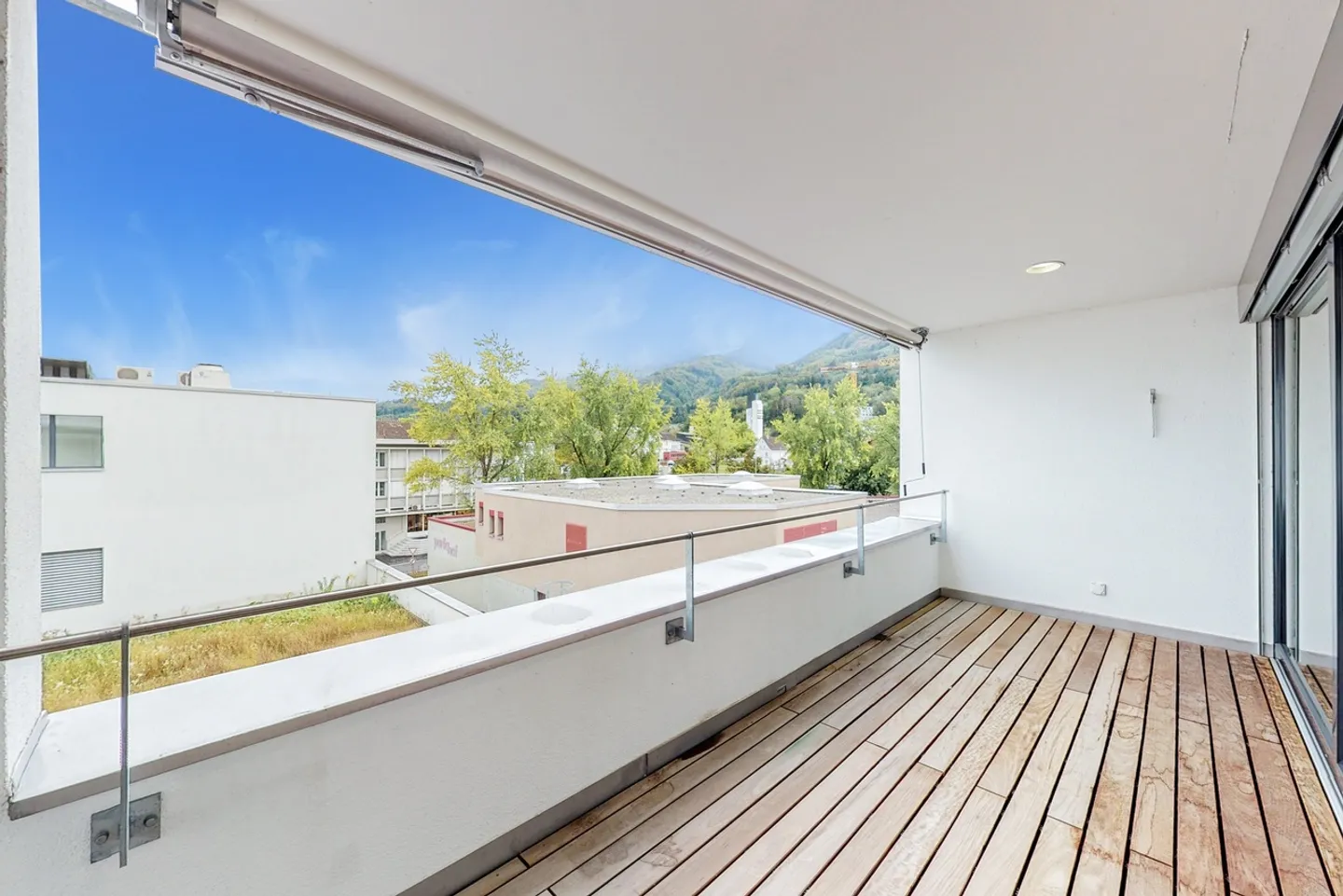 High-quality apartment in a central location - Photo 9 of 10